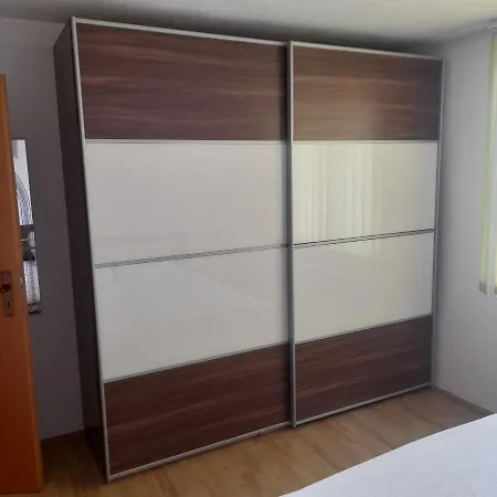 Saron House 아파트 *