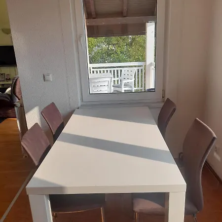 Saron House Apartment *